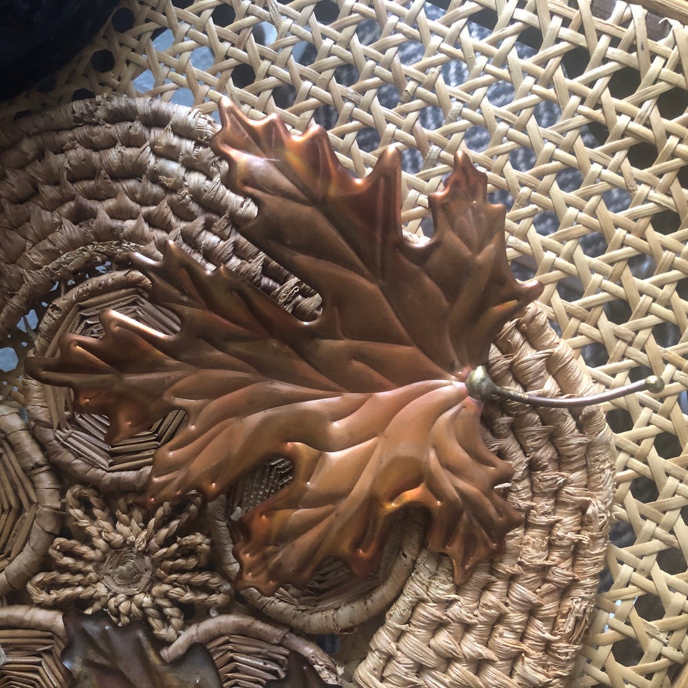 Pair of Detailed Brass Maple Wall Leaves - Picture 13 of 13